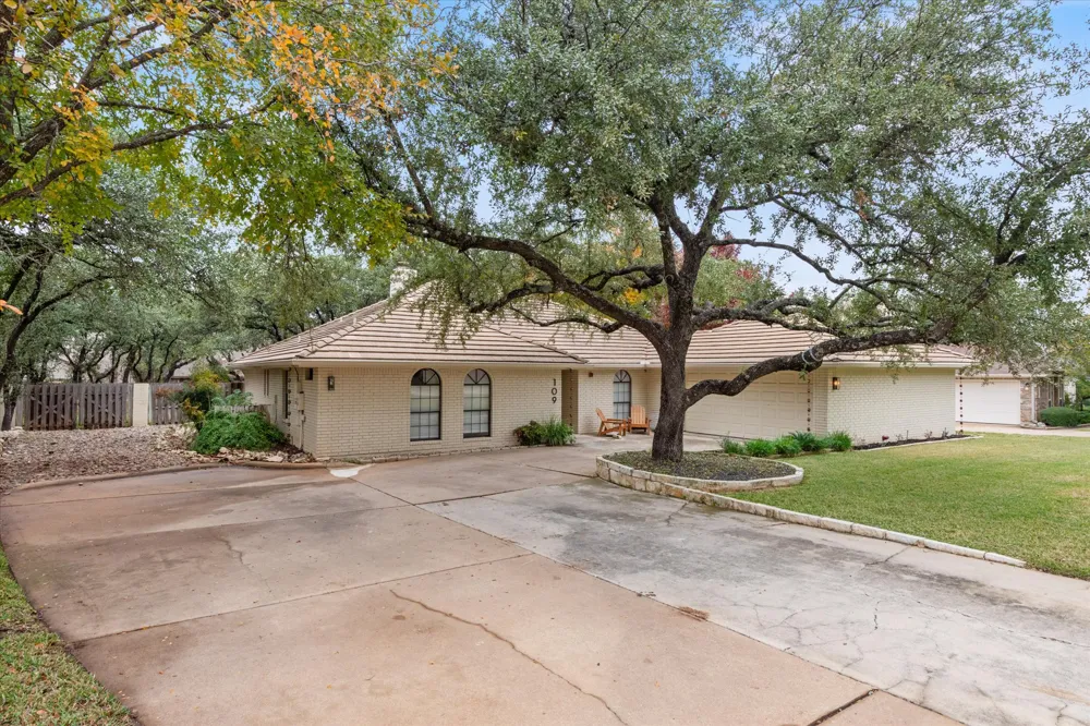 109 White Sands Drive Lakeway, TX 78734