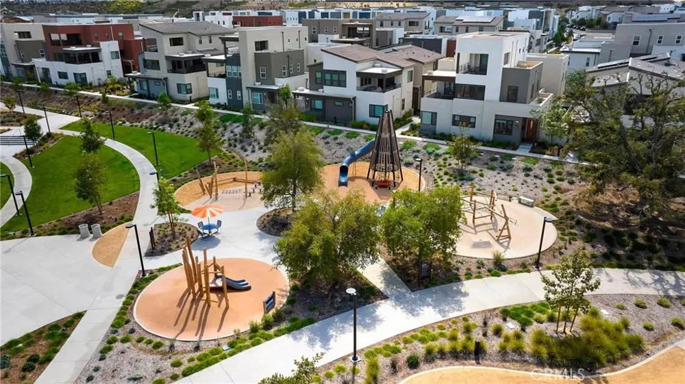 27457 Novella Valencia, CA 91318