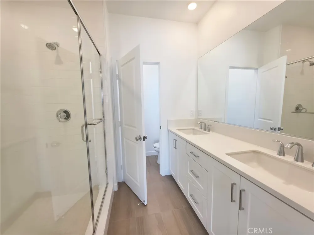 27457 Novella Valencia, CA 91318