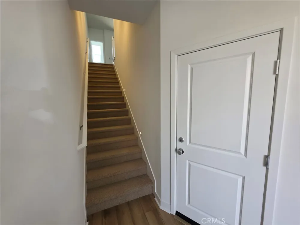 27457 Novella Valencia, CA 91318