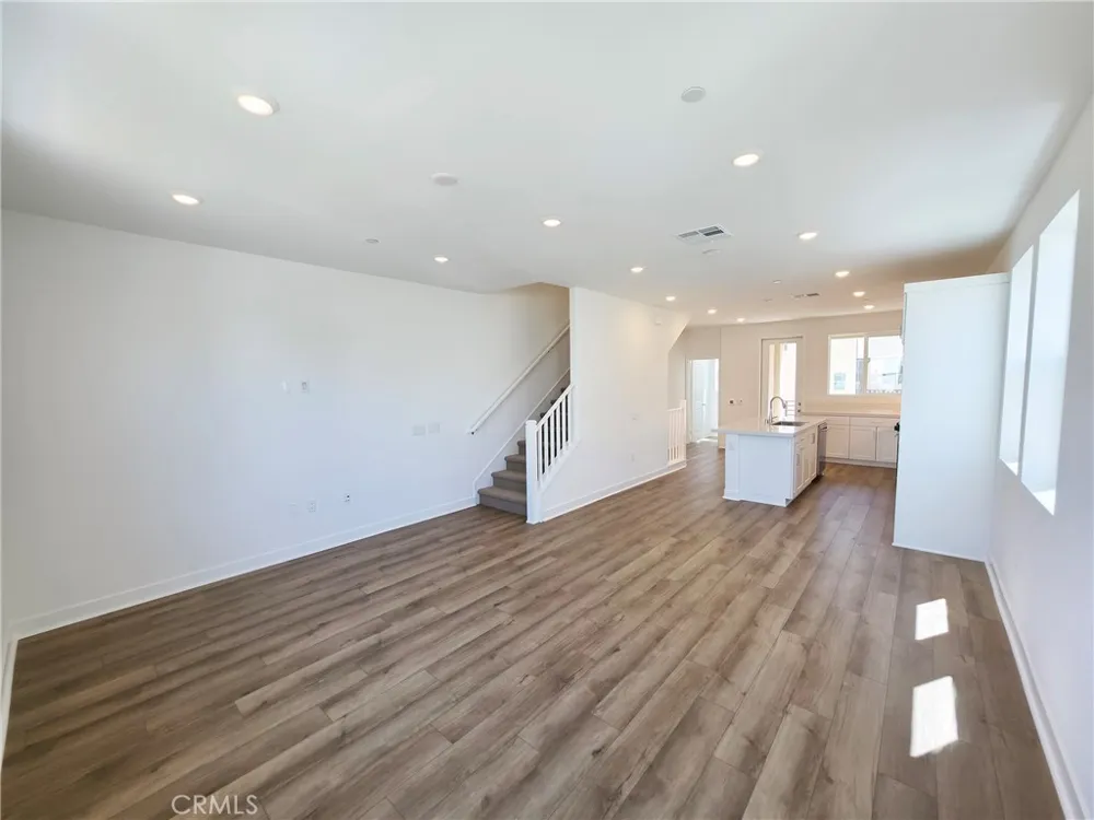 27457 Novella Valencia, CA 91318