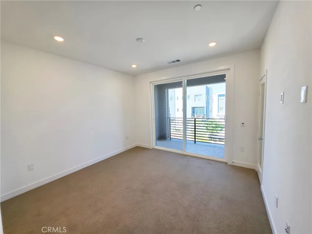 27457 Novella Valencia, CA 91318