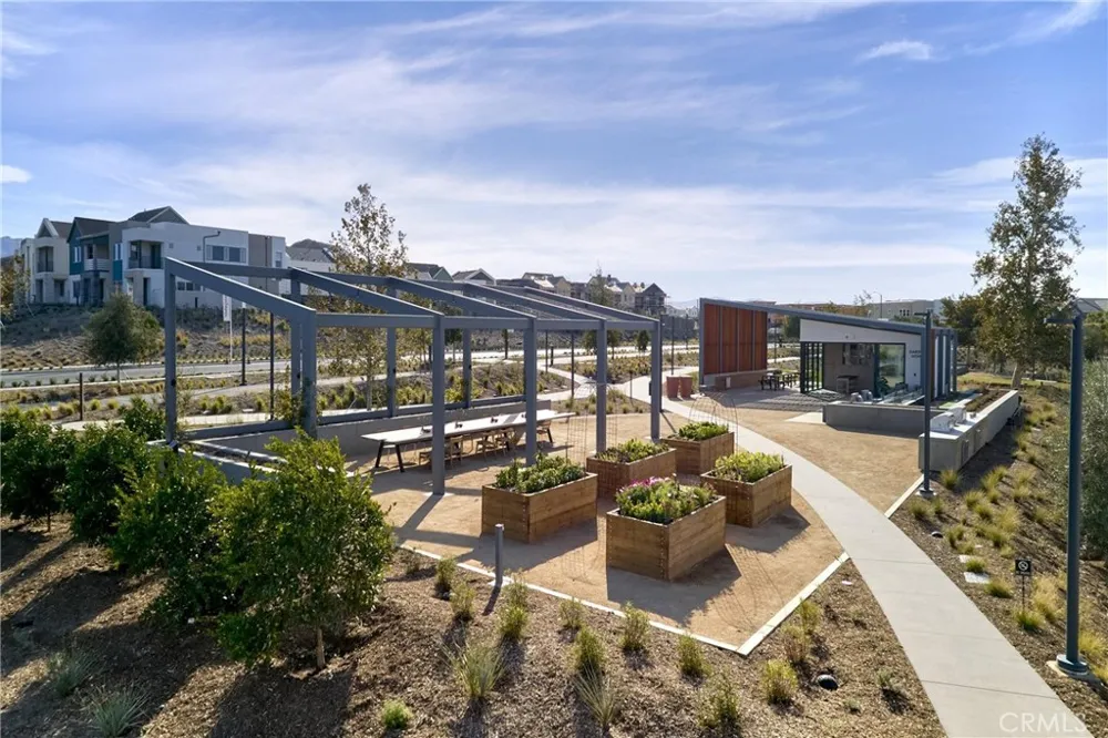 27457 Novella Valencia, CA 91318