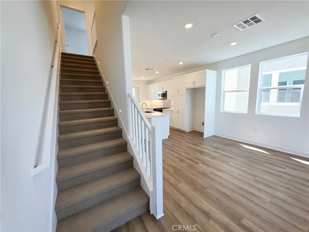 27457 Novella Valencia, CA 91318