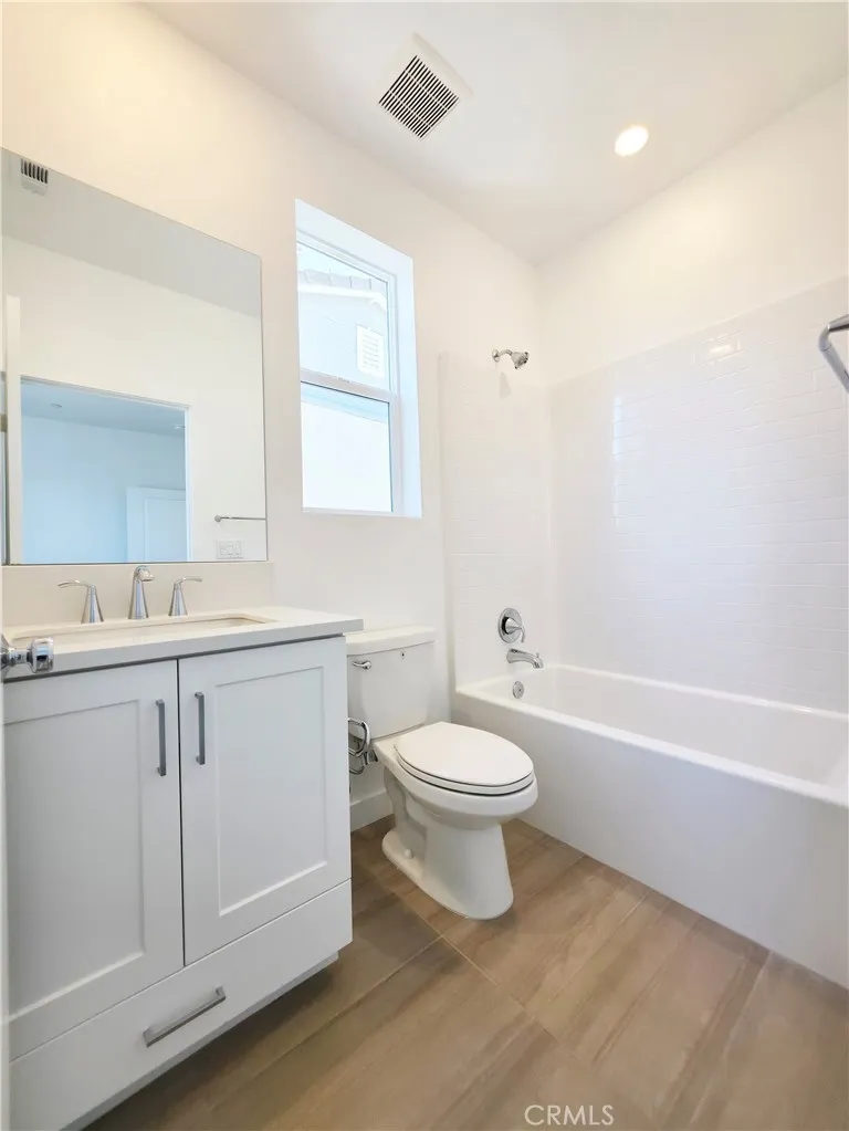 27457 Novella Valencia, CA 91318