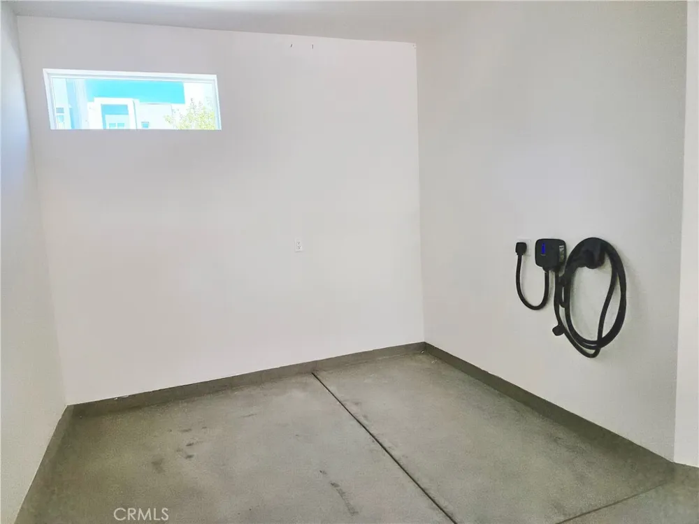 27457 Novella Valencia, CA 91318
