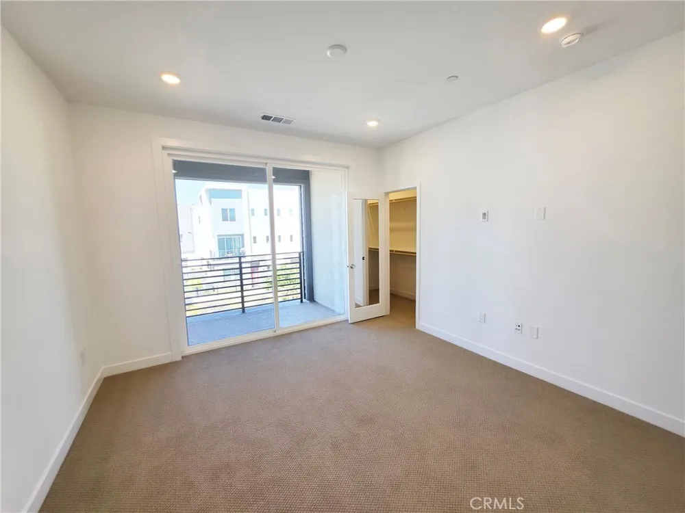 27457 Novella Valencia, CA 91318