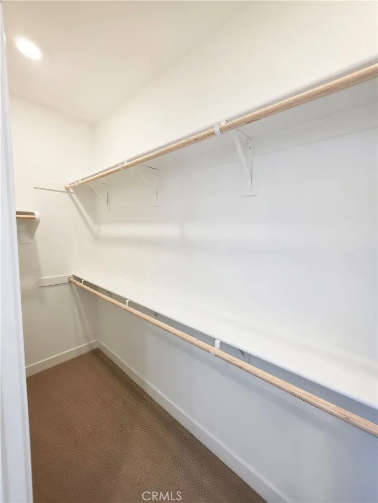 27457 Novella Valencia, CA 91318
