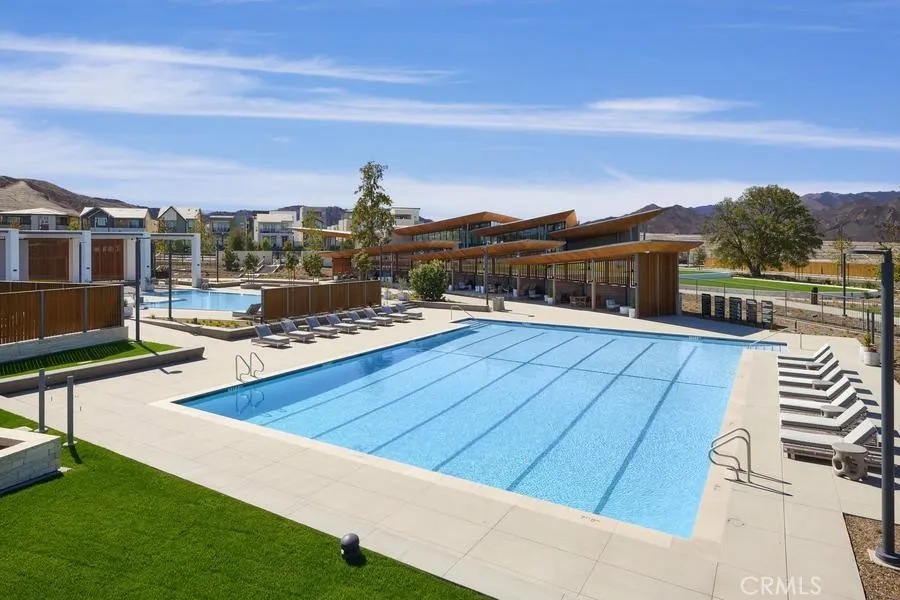 27457 Novella Valencia, CA 91318