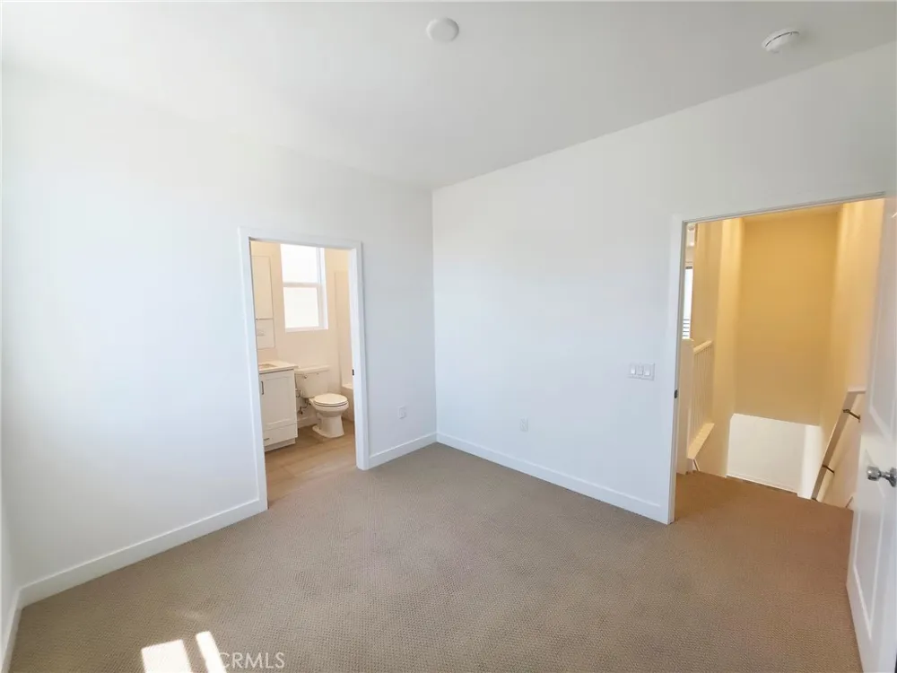 27457 Novella Valencia, CA 91318