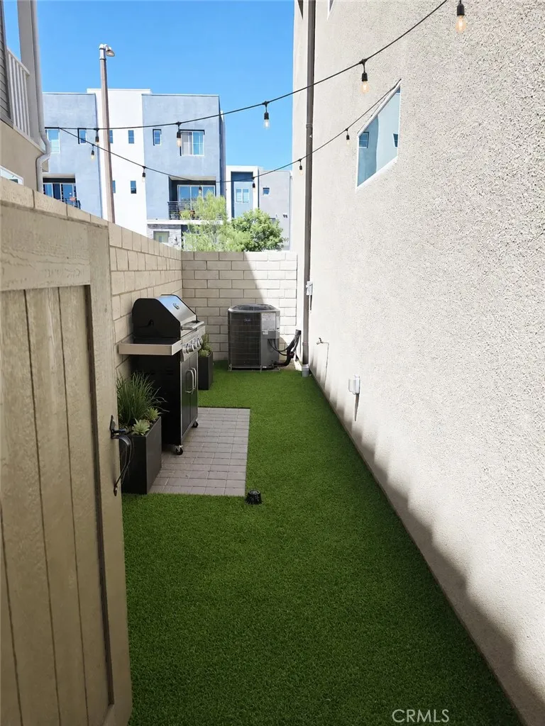27457 Novella Valencia, CA 91318