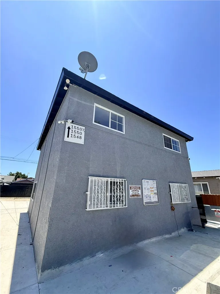 1550 W 59th Place Los Angeles, CA 90047