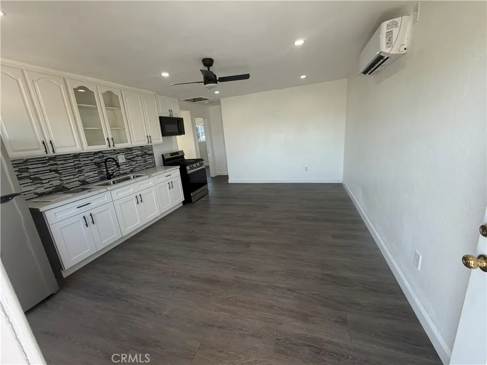 1550 W 59th Place Los Angeles, CA 90047