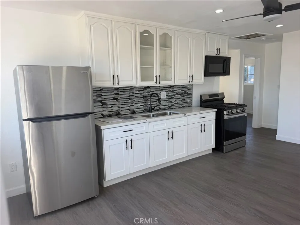 1550 W 59th Place Los Angeles, CA 90047