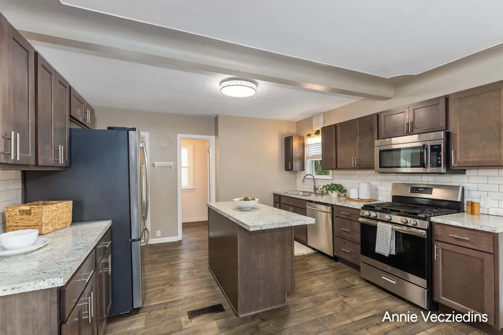 846 Lake Michigan Drive NW Grand Rapids, MI 49504