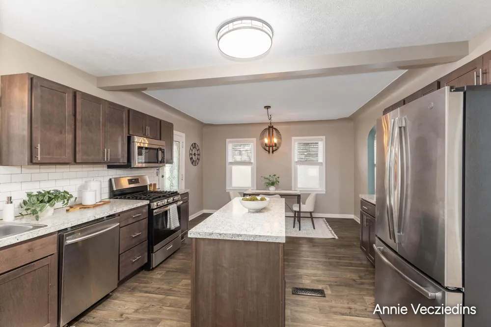 846 Lake Michigan Drive NW Grand Rapids, MI 49504
