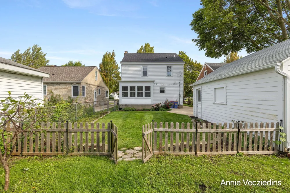846 Lake Michigan Drive NW Grand Rapids, MI 49504