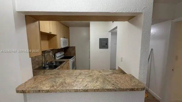 6070 W 18th Ave #306 Hialeah, FL 33012