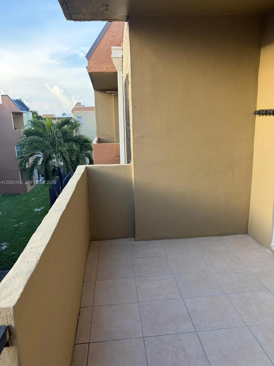 6070 W 18th Ave #306 Hialeah, FL 33012