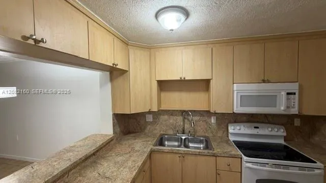 6070 W 18th Ave #306 Hialeah, FL 33012