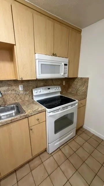 6070 W 18th Ave #306 Hialeah, FL 33012