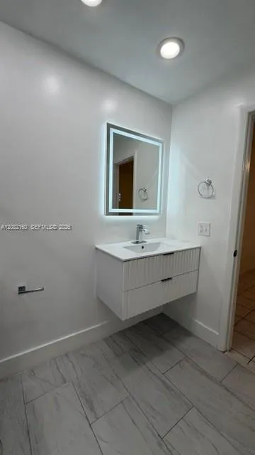 6070 W 18th Ave #306 Hialeah, FL 33012