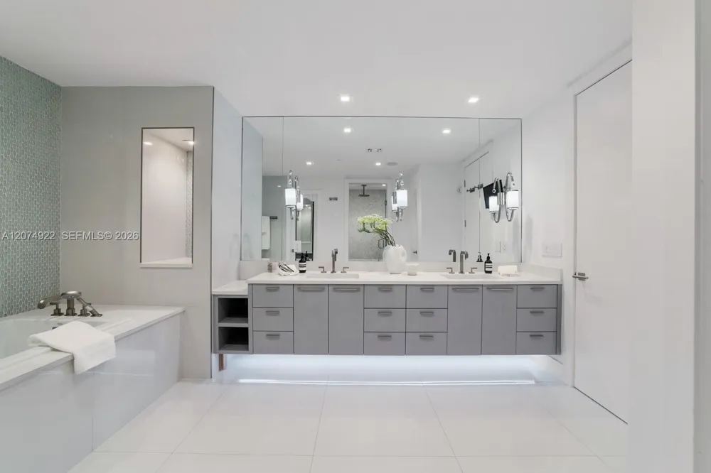 5959 Collins Ave #1606 Miami Beach, FL 33140