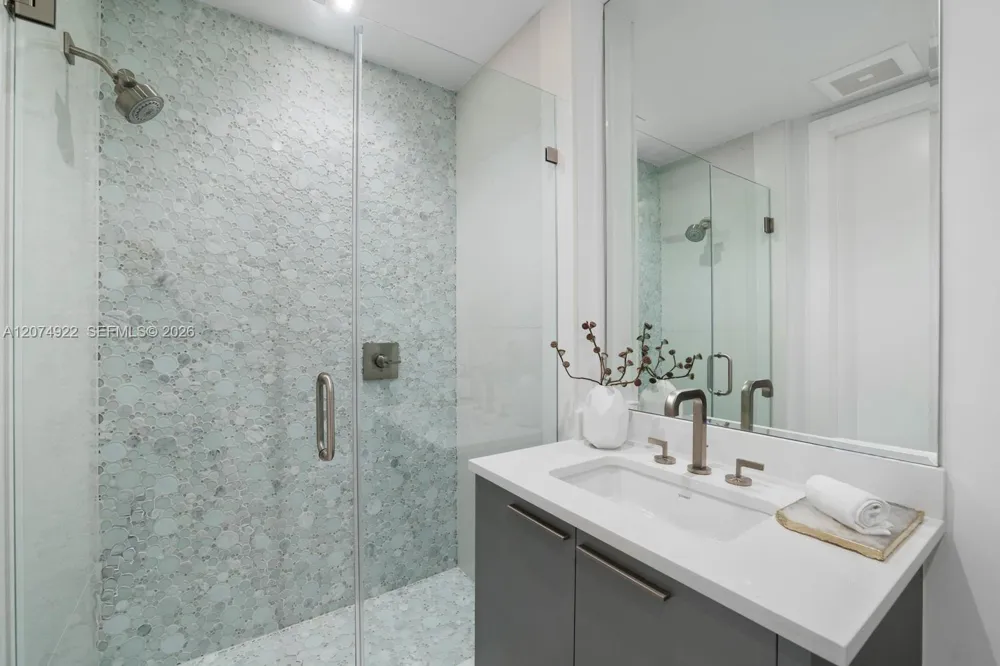 5959 Collins Ave #1606 Miami Beach, FL 33140