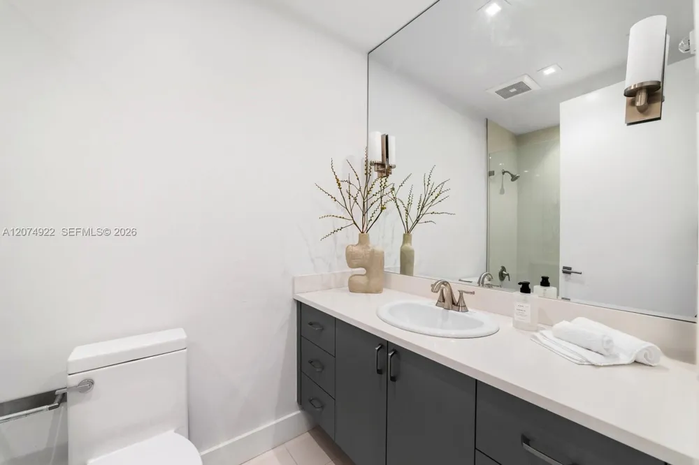 5959 Collins Ave #1606 Miami Beach, FL 33140