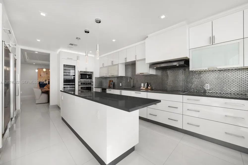 5959 Collins Ave #1606 Miami Beach, FL 33140