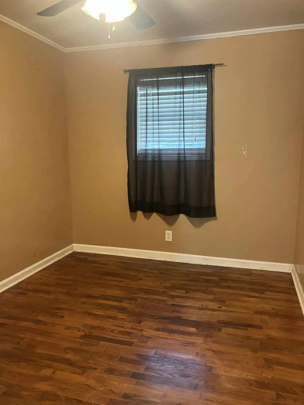 1112 EDGEWOOD AVE Brownsville, TN 38012