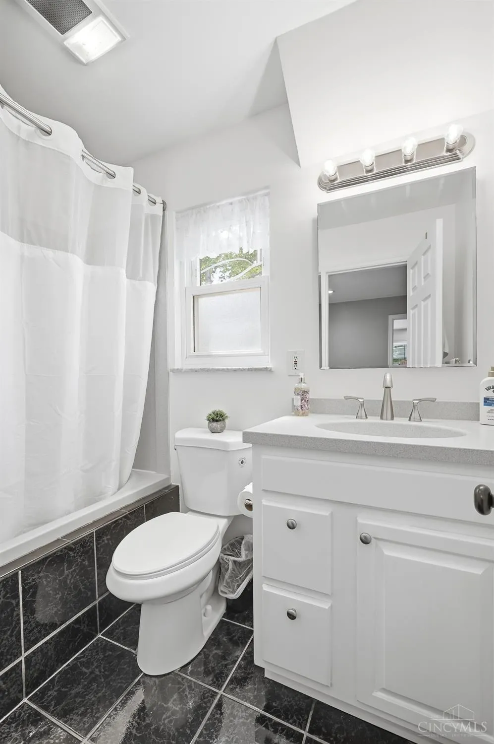 8949 Paw Paw Lane Sycamore, OH 45236