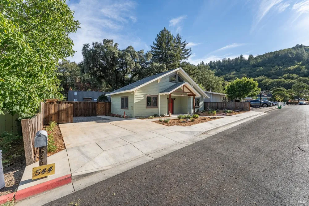 544 Redwood Avenue Ukiah, CA 95482
