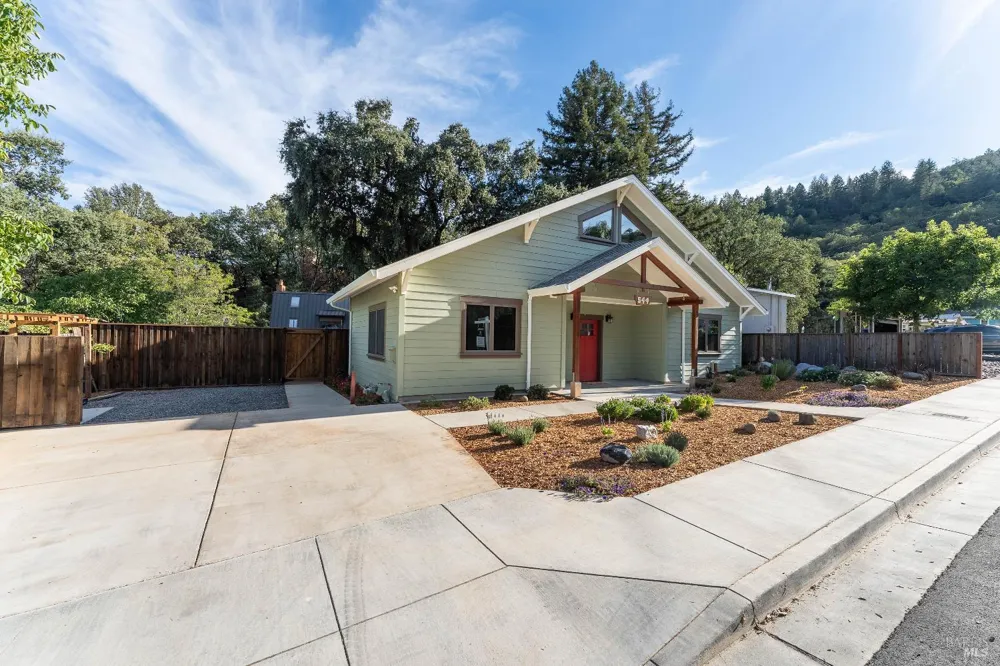 544 Redwood Avenue Ukiah, CA 95482