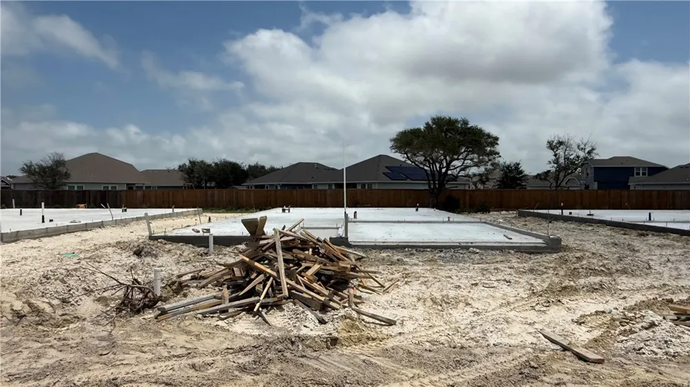 121 Grenada Drive Rockport, TX 78382