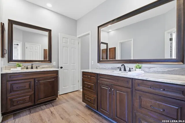 120 Merry Trl Hollywood Park, TX 78232