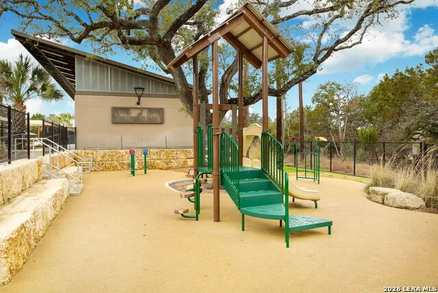 120 Merry Trl Hollywood Park, TX 78232