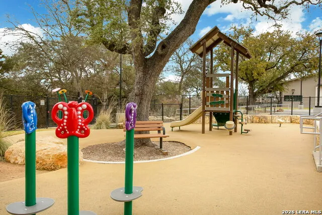 120 Merry Trl Hollywood Park, TX 78232