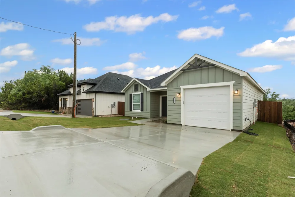 5623 Barkridge Drive Granbury, TX 76048