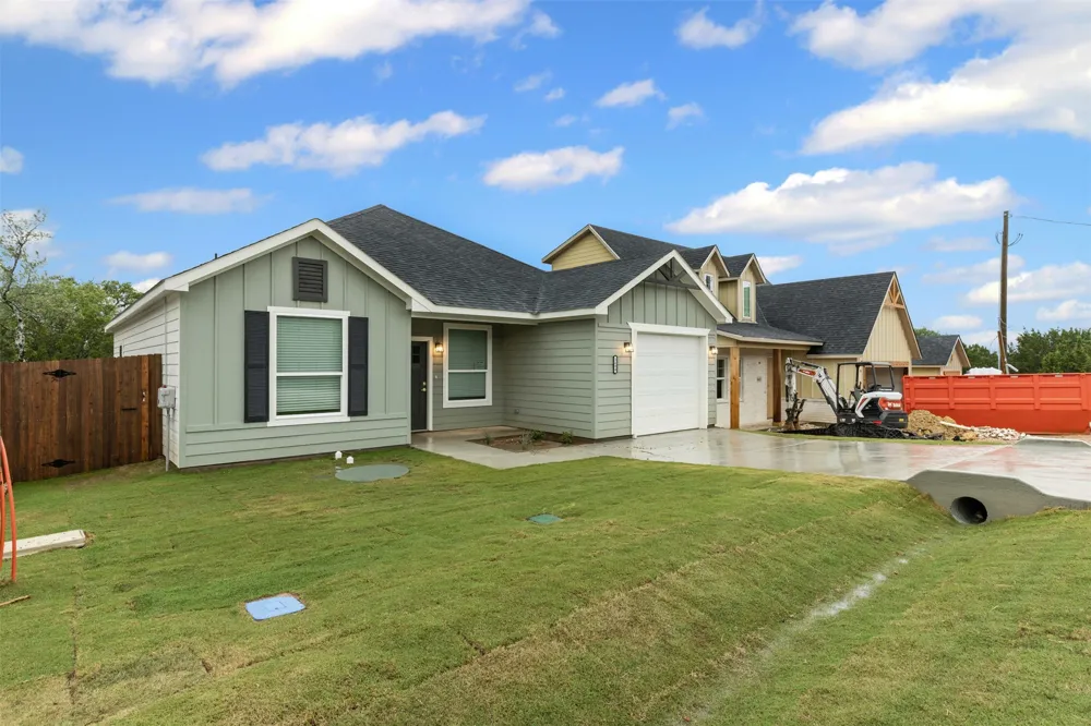 5623 Barkridge Drive Granbury, TX 76048