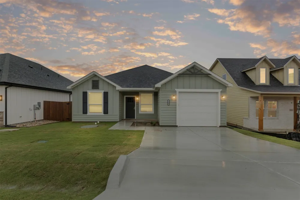 5623 Barkridge Drive Granbury, TX 76048