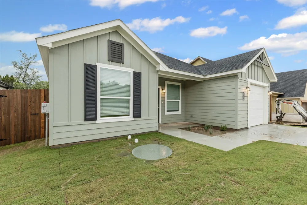 5623 Barkridge Drive Granbury, TX 76048