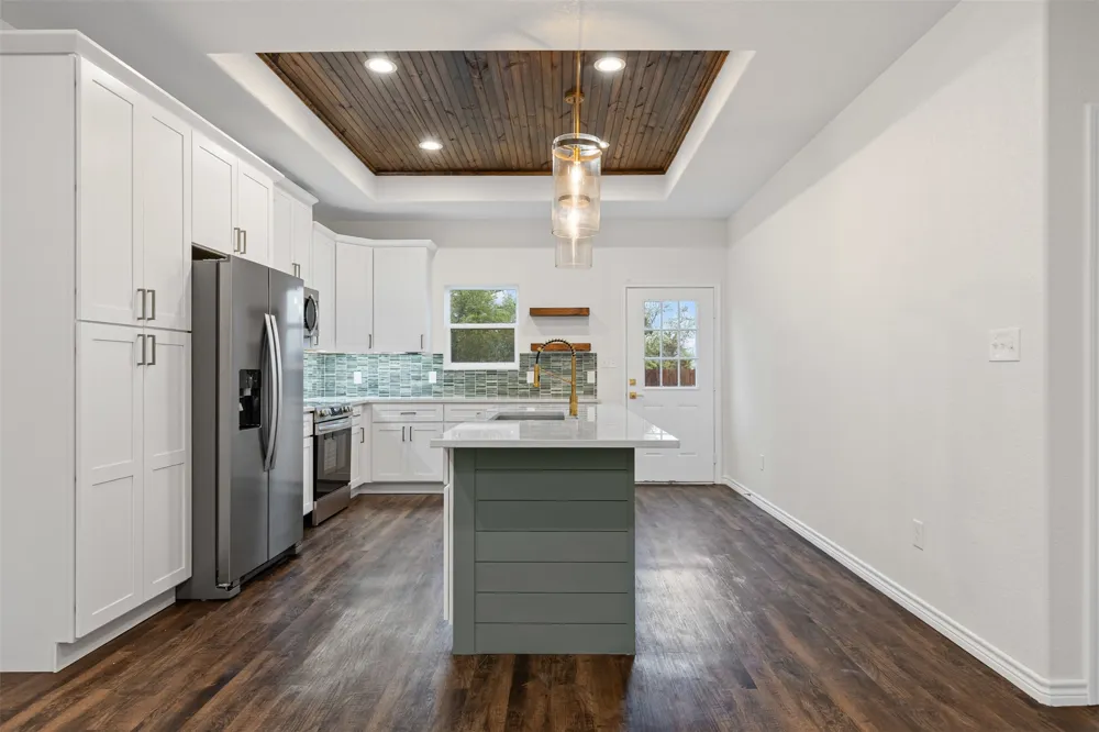5623 Barkridge Drive Granbury, TX 76048