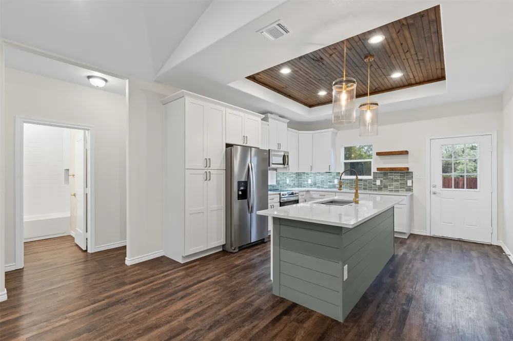 5623 Barkridge Drive Granbury, TX 76048