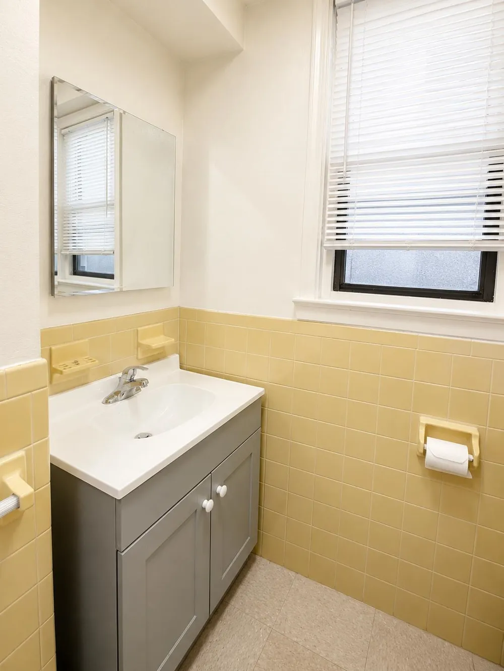 12 42ND ST Bayonne, NJ 07002