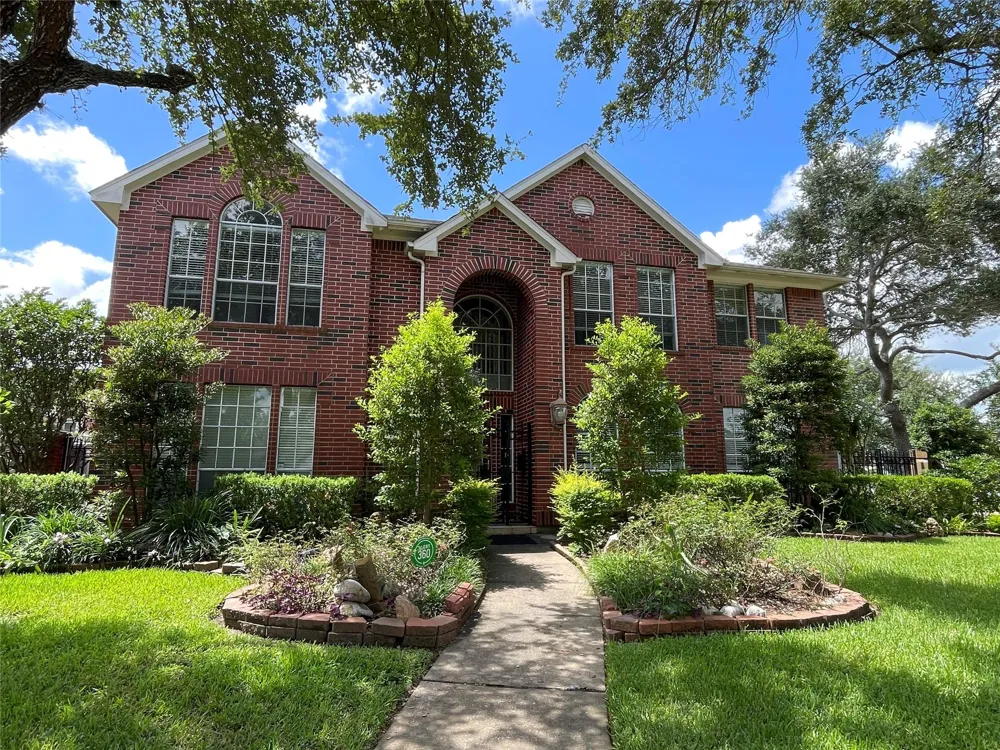 1951 Lake Winds Drive Missouri City, TX 77459