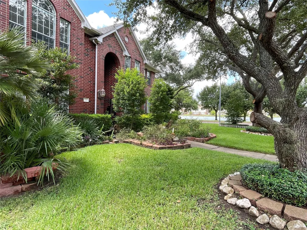 1951 Lake Winds Drive Missouri City, TX 77459