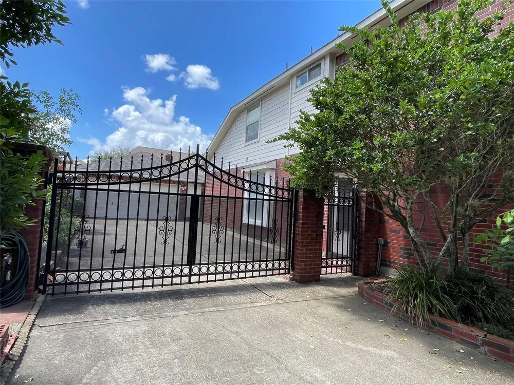 1951 Lake Winds Drive Missouri City, TX 77459