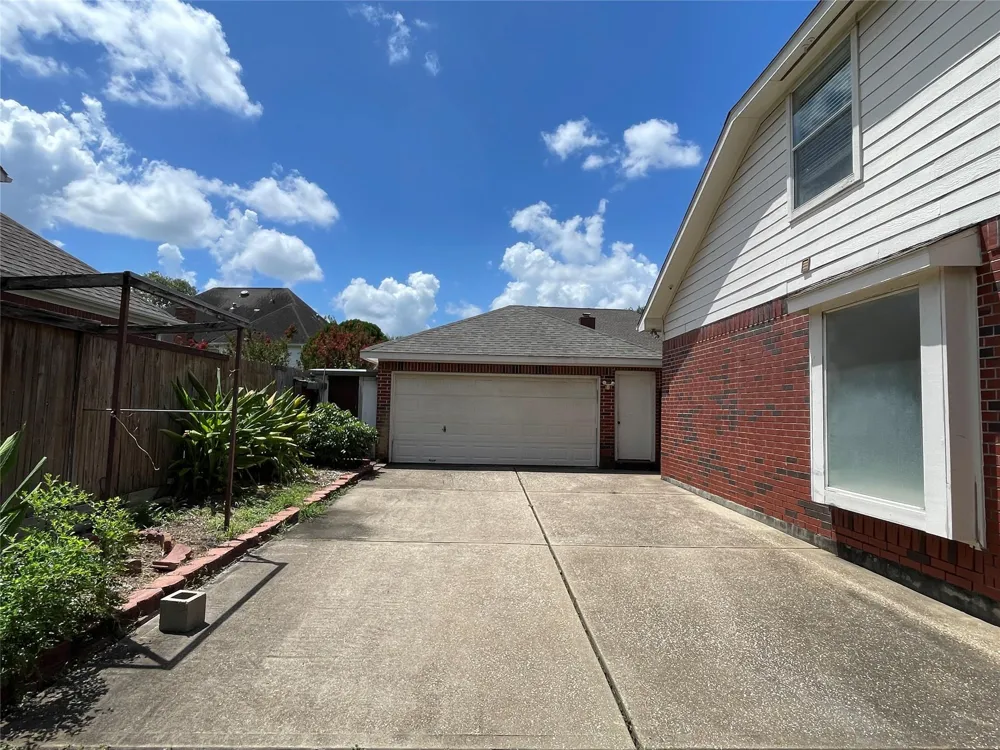 1951 Lake Winds Drive Missouri City, TX 77459