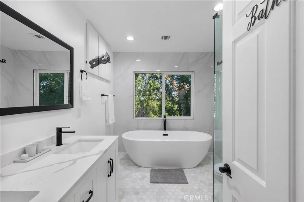 19538 Redwing Los Angeles, CA 91356